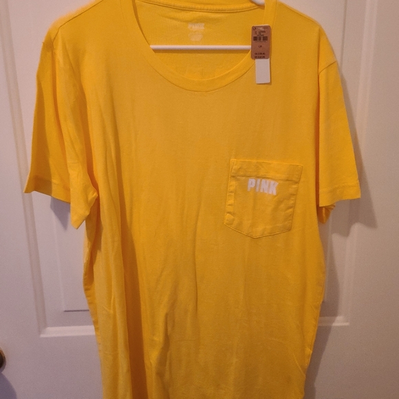Victoria secret campus tee size large/Xtra large. - Picture 2 of 7